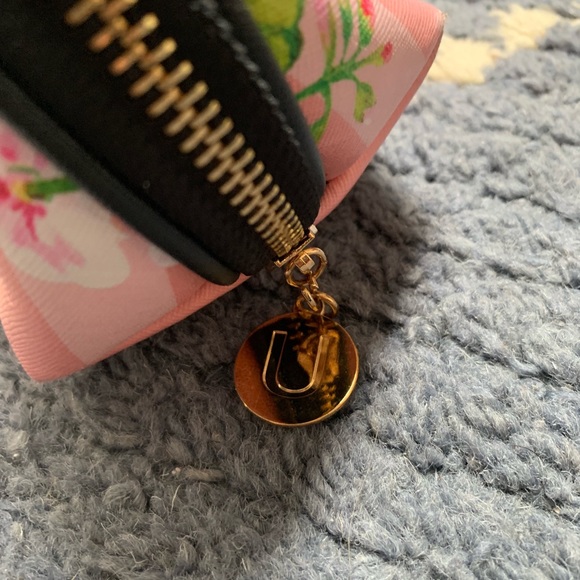 Cosmetic bag NWOT - Picture 2 of 4